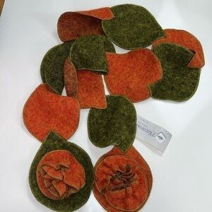 Platania Wool 3D Rosette Leaf Shaped Scarf Made in Italy‎